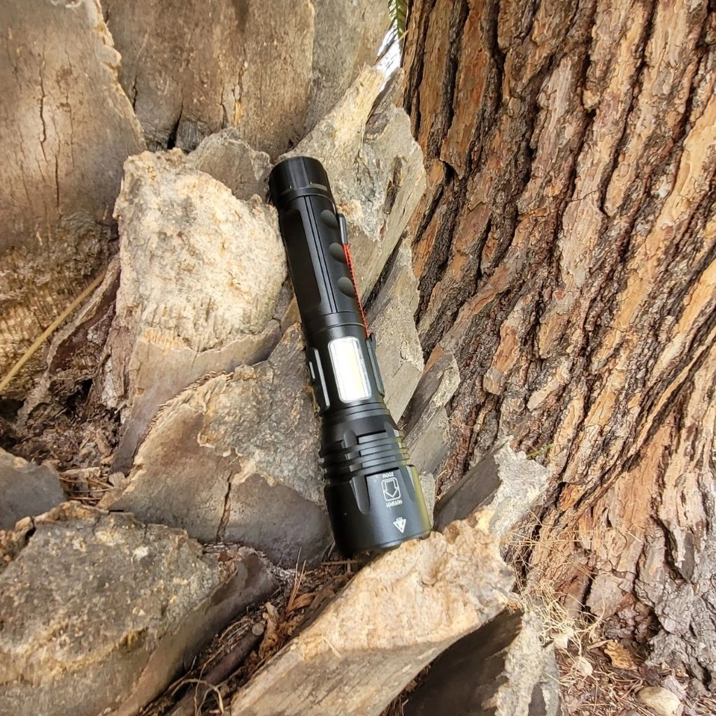 LS-817 RECHARGEABLE FLASHLIGHT 3